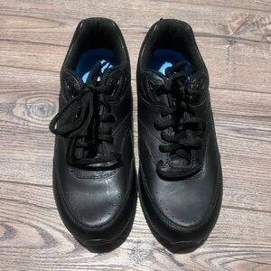 Black Etonic women’s walking sneakers size 8